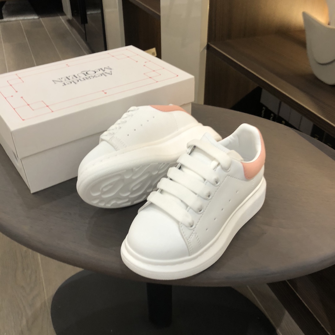 Children's shoes child
